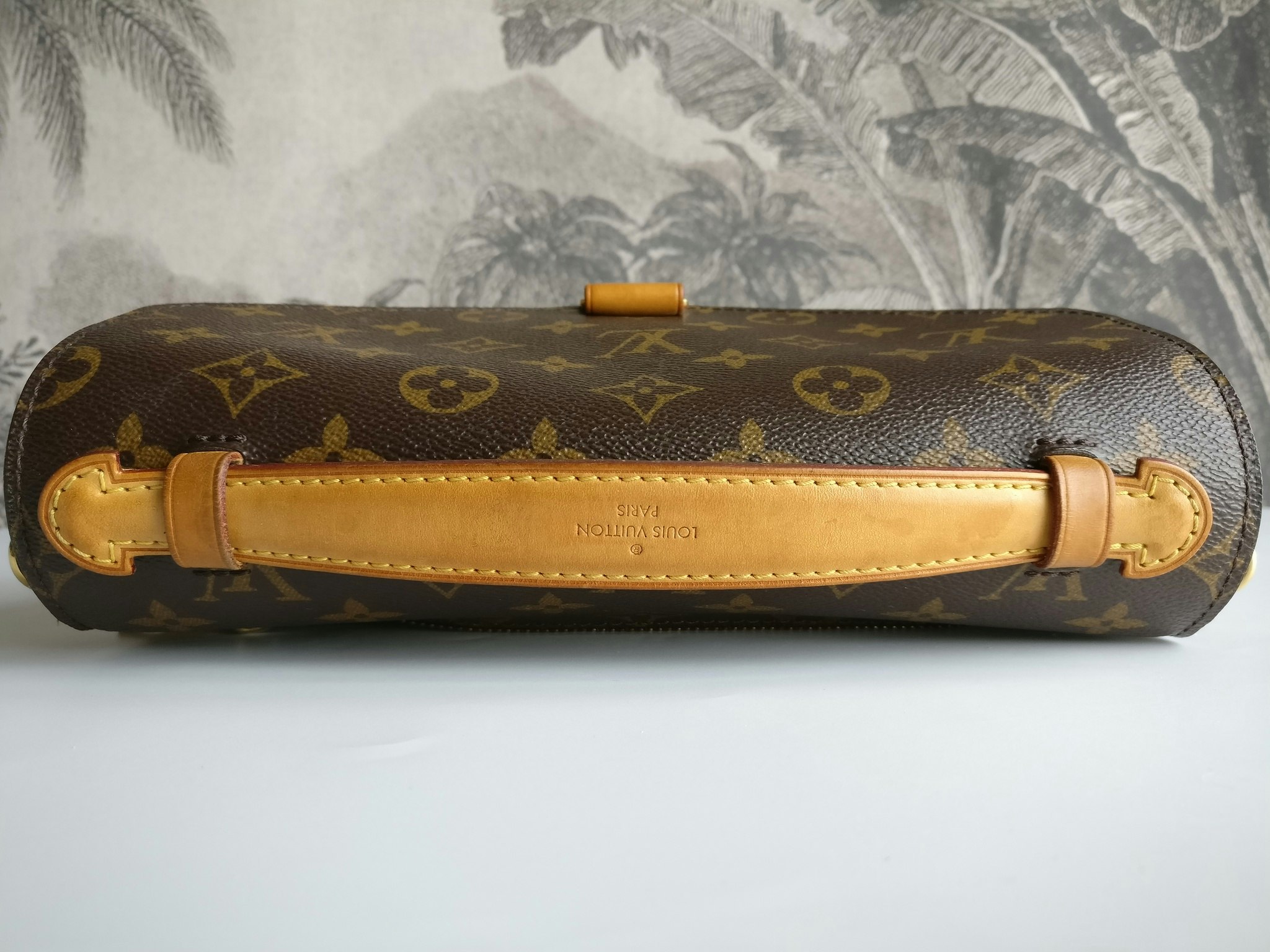 Louis Vuitton Pochette Metis