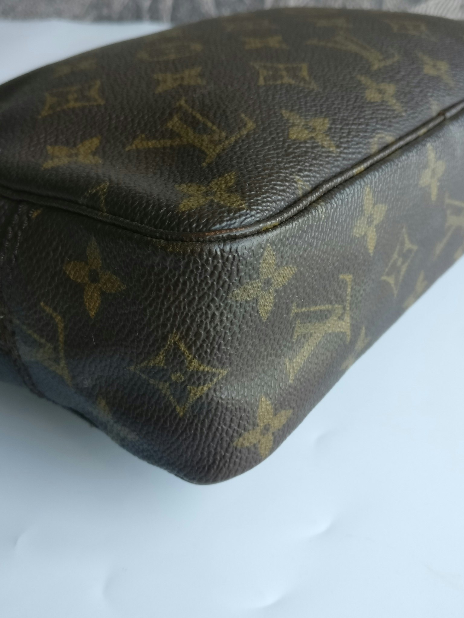 Louis Vuitton Trousse Toilette 23