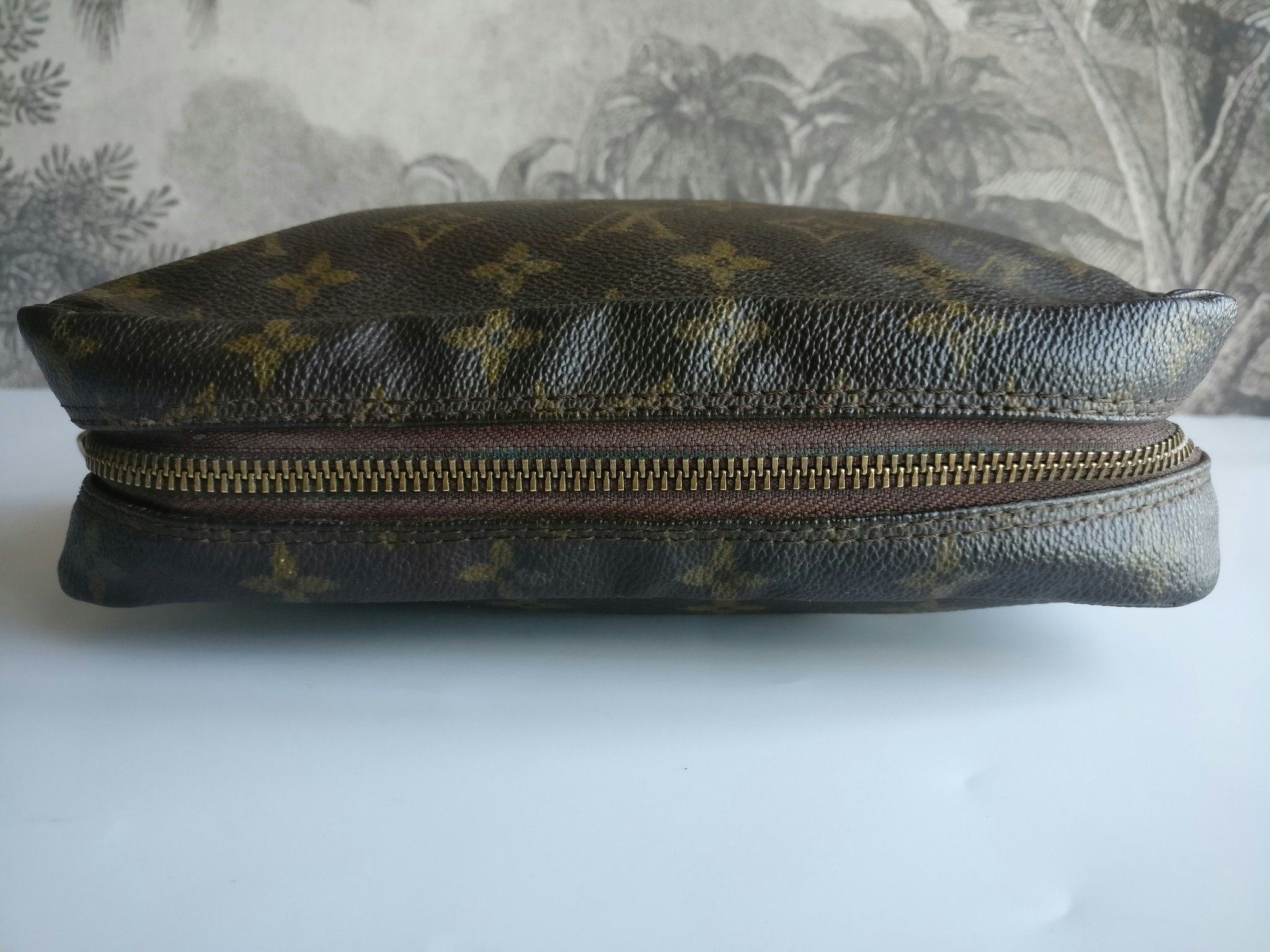 Louis Vuitton Trousse Toilette 23