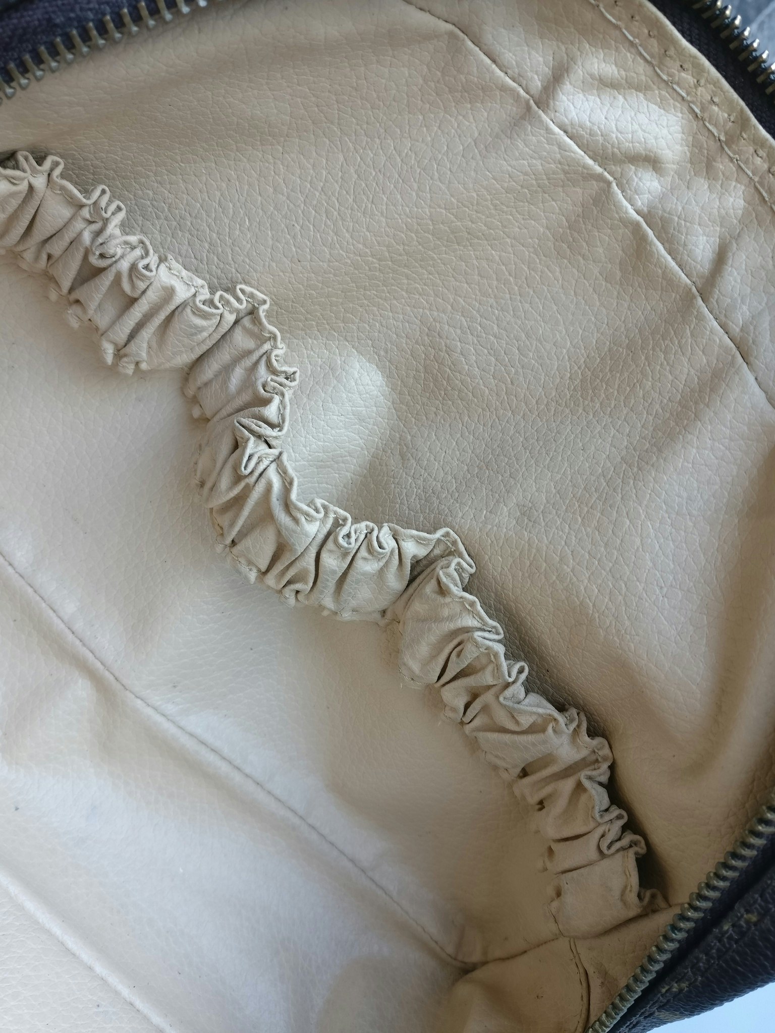 Louis Vuitton Trousse Toilette 23