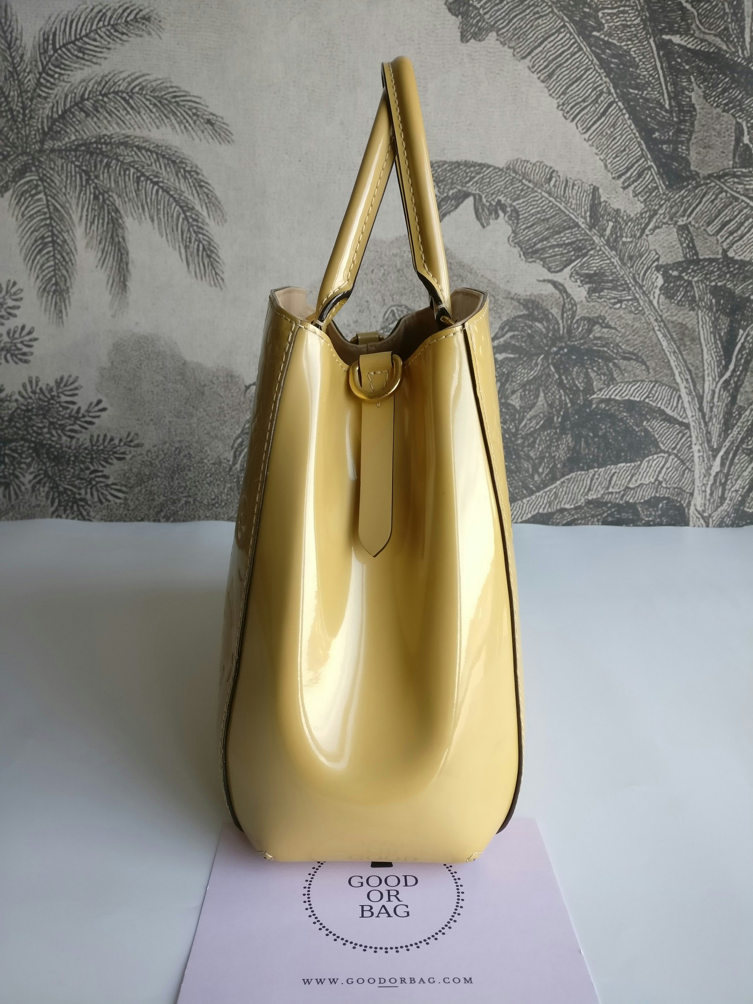 Louis Vuitton Montaigne MM vernis warm beige