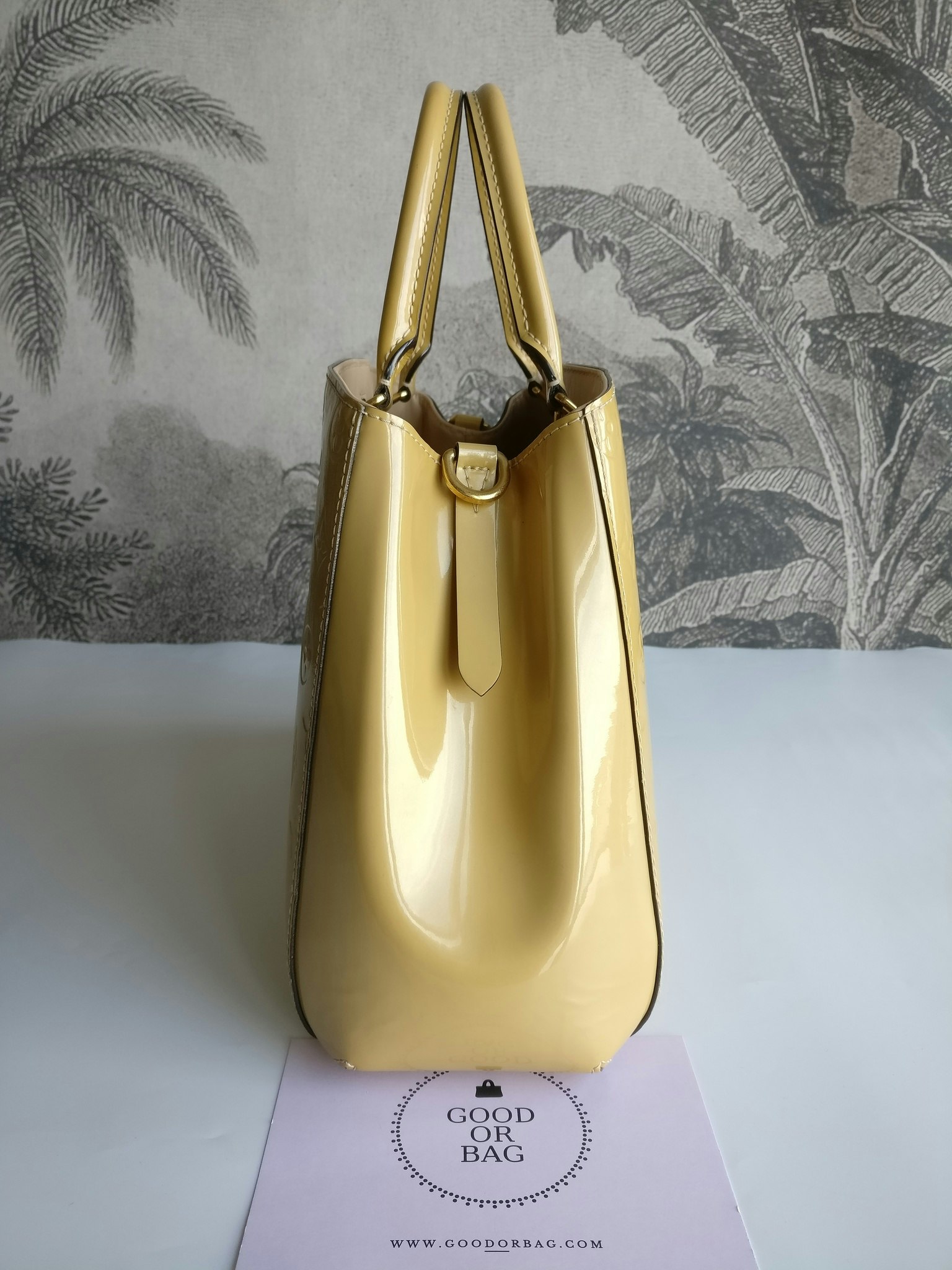 Louis Vuitton Montaigne MM vernis warm beige