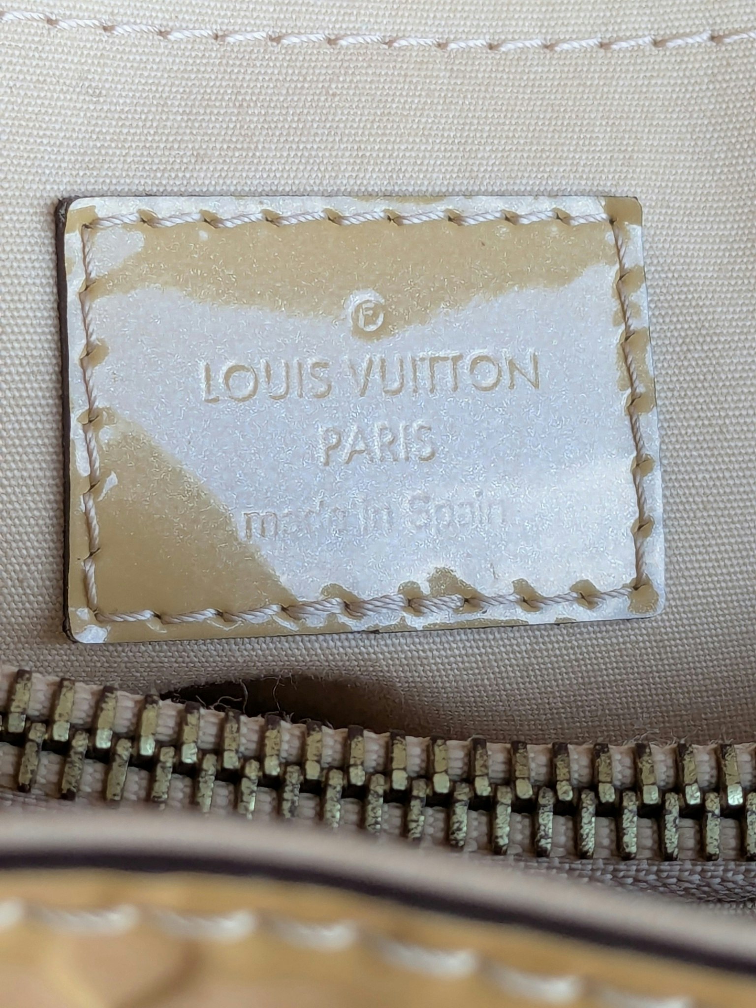Louis Vuitton Montaigne MM vernis warm beige