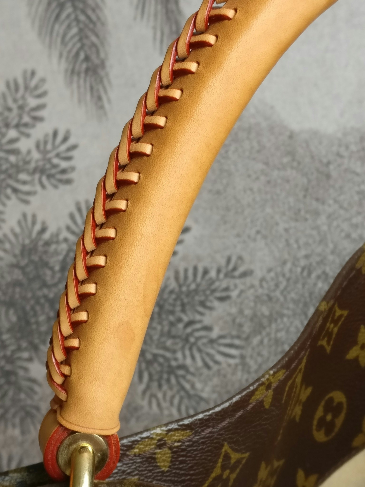 Louis Vuitton Artsy MM monogram