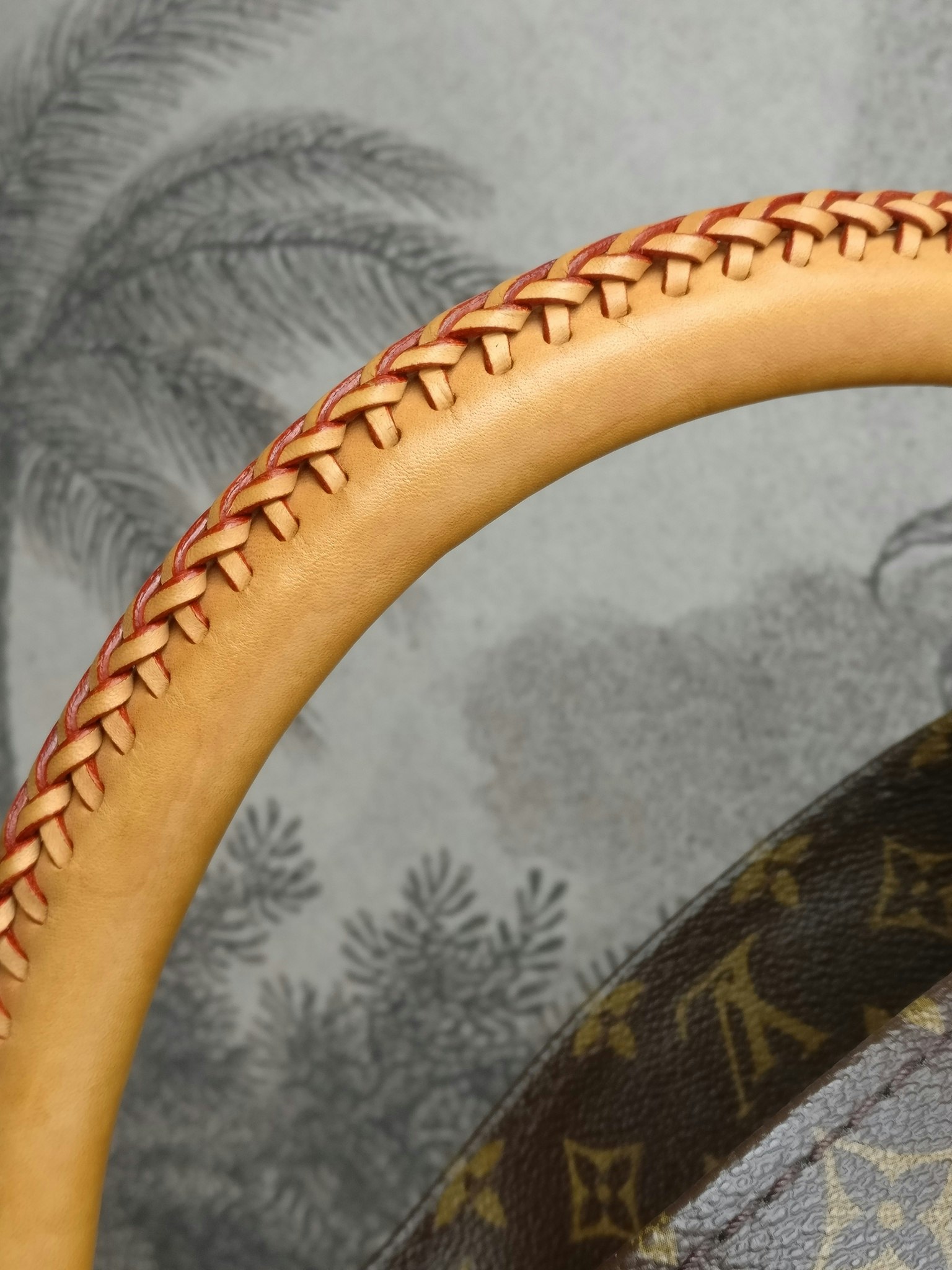 Louis Vuitton Artsy MM monogram