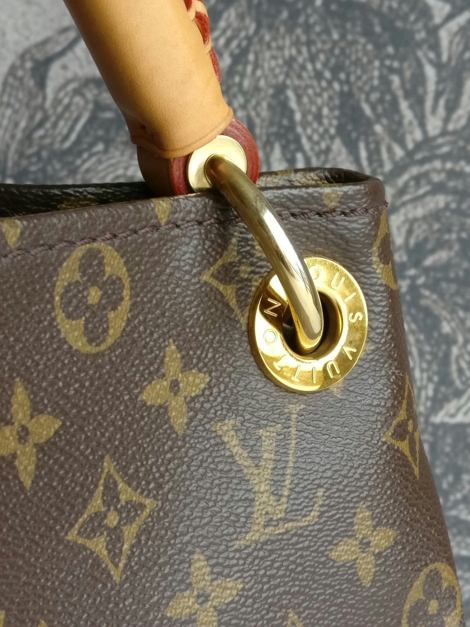Louis Vuitton Artsy MM monogram