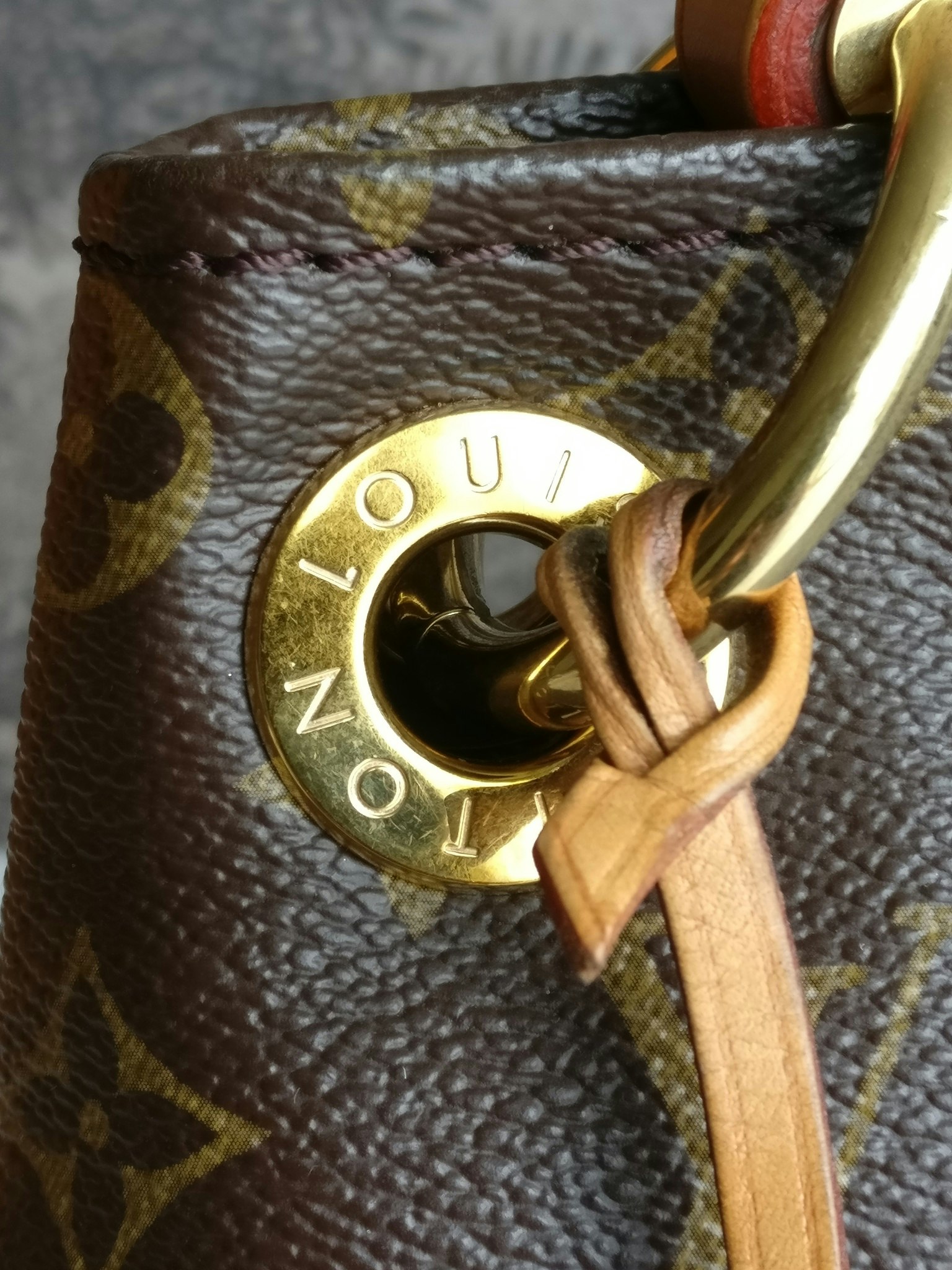 Louis Vuitton Artsy MM monogram