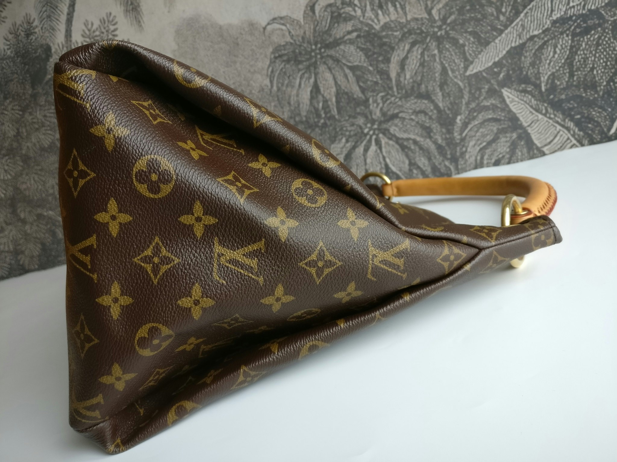 Louis Vuitton Artsy MM monogram