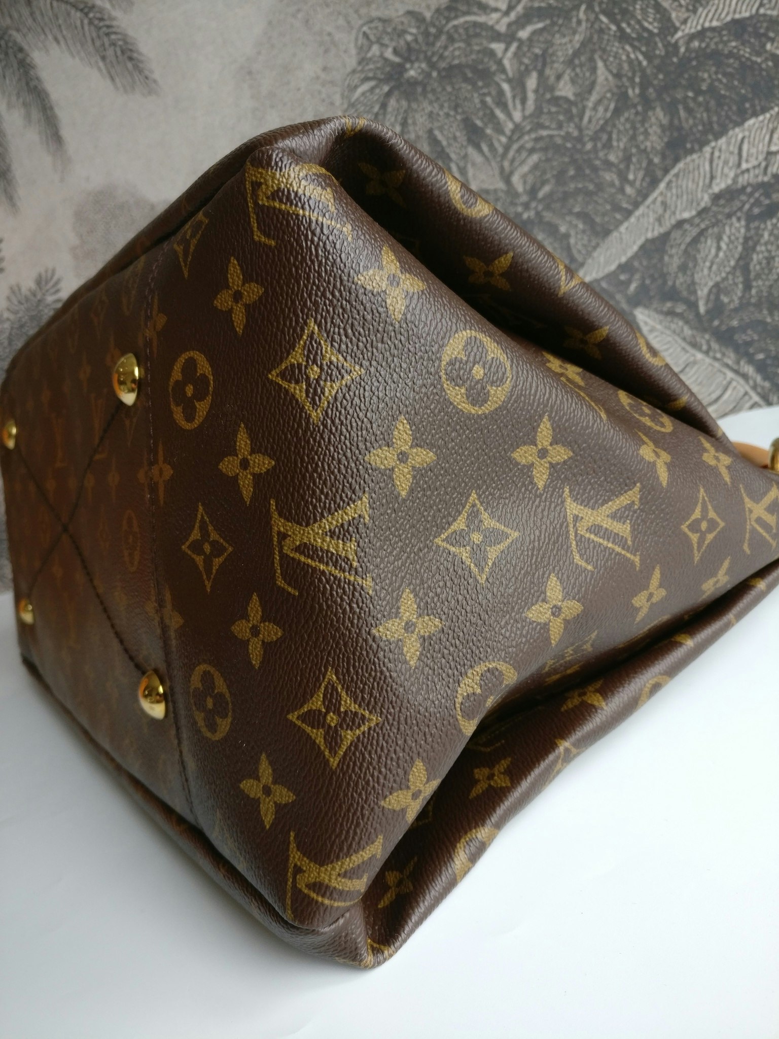 Louis Vuitton Artsy MM monogram