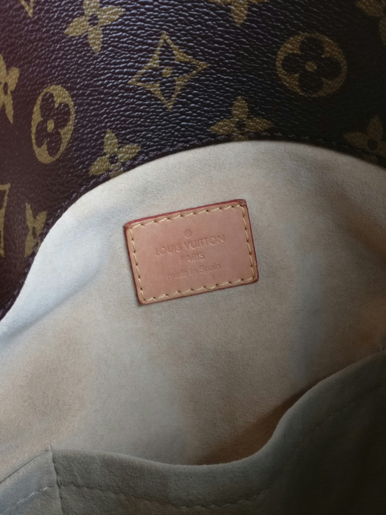 Louis Vuitton Artsy MM monogram