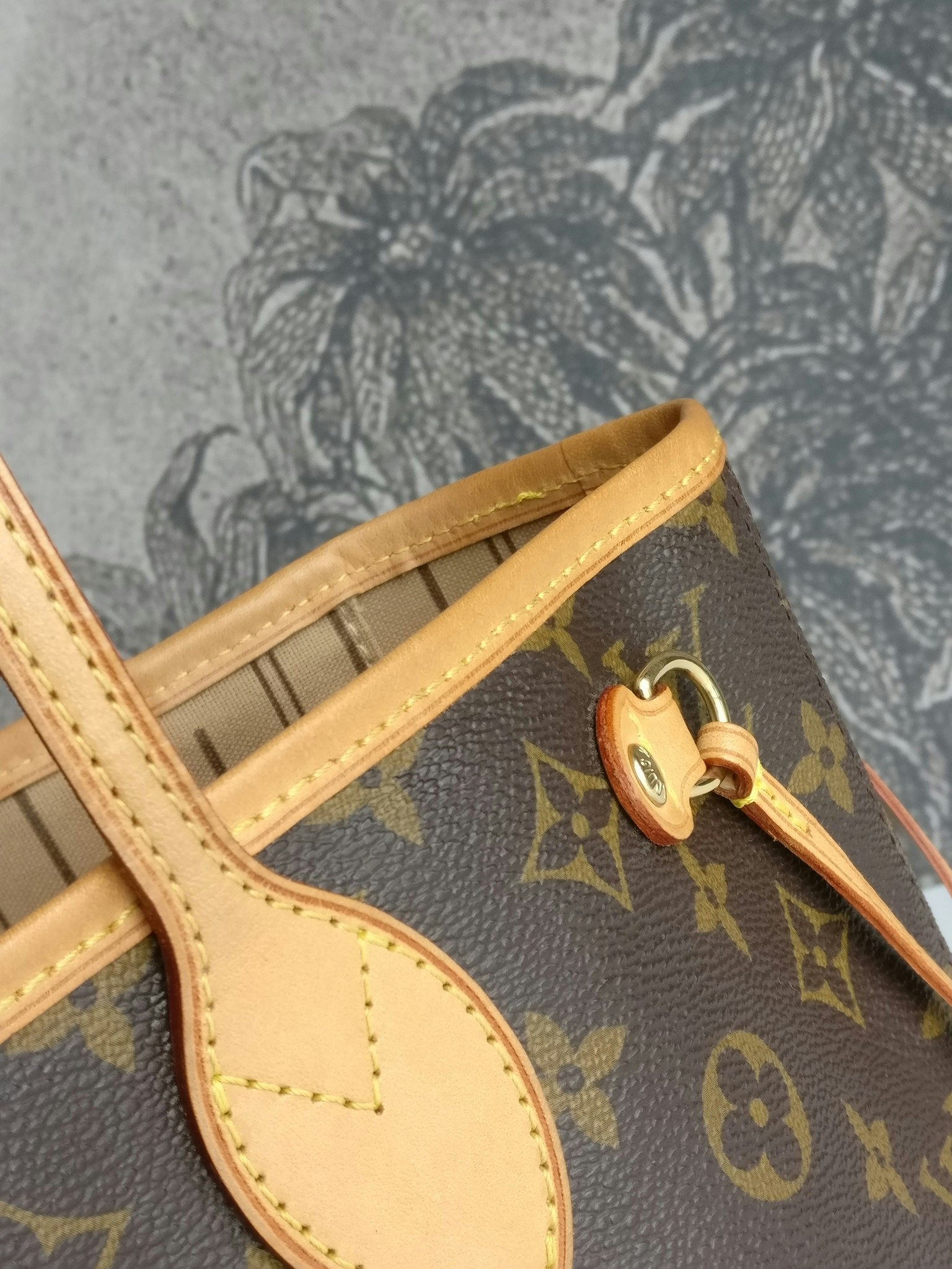 Louis Vuitton Neverfull PM