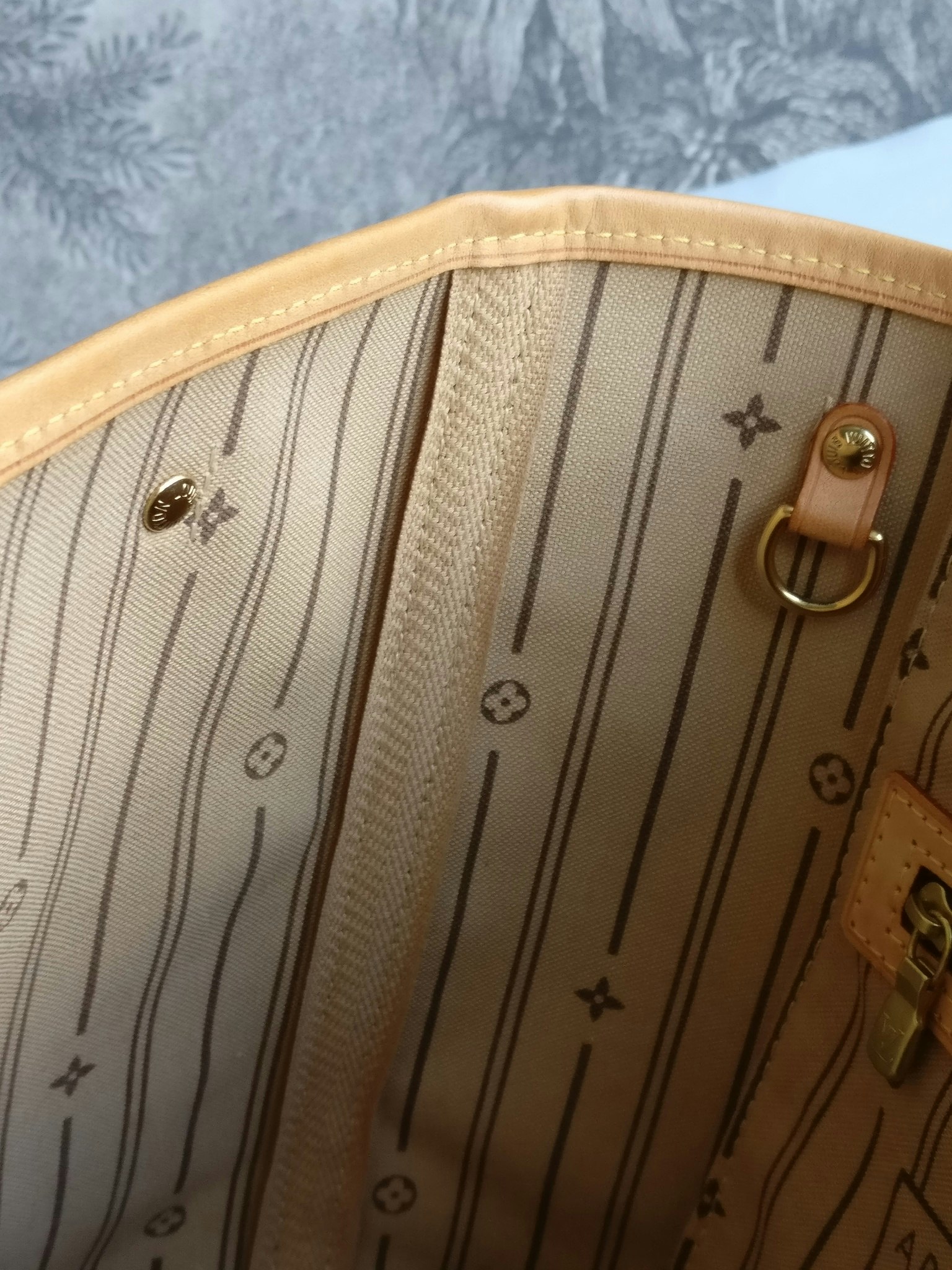 Louis Vuitton Neverfull PM