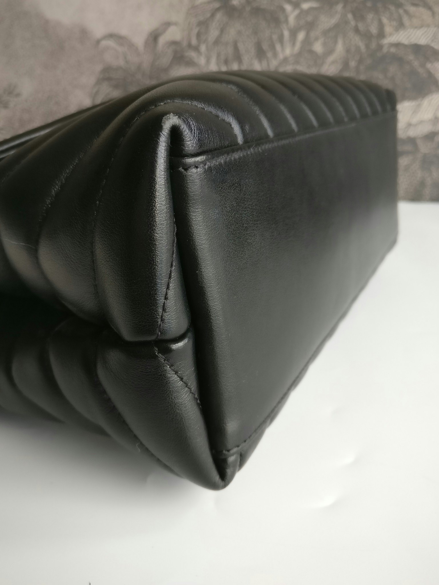 Saint Laurent LouLou Medium Y