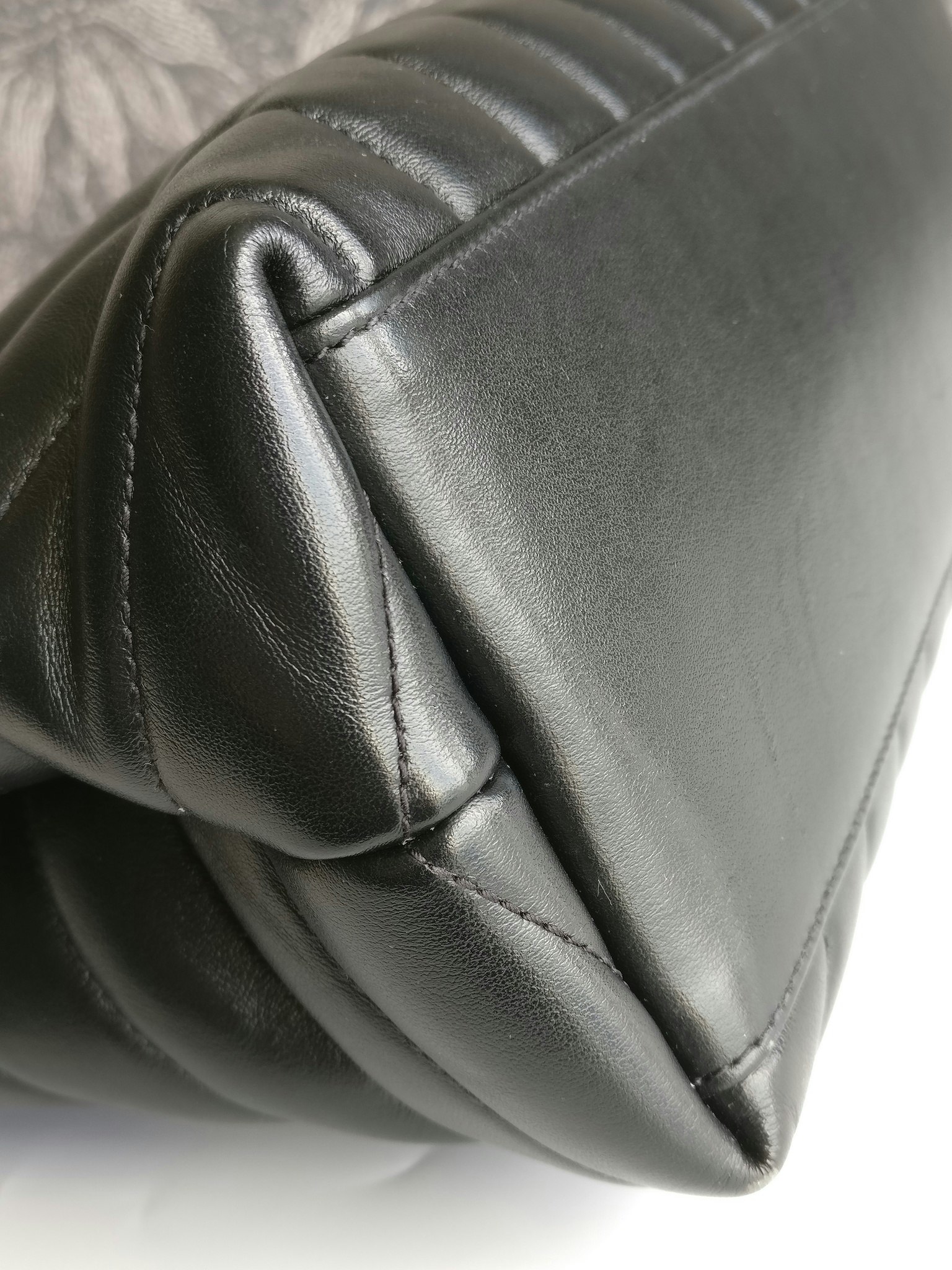 Saint Laurent LouLou Medium Y