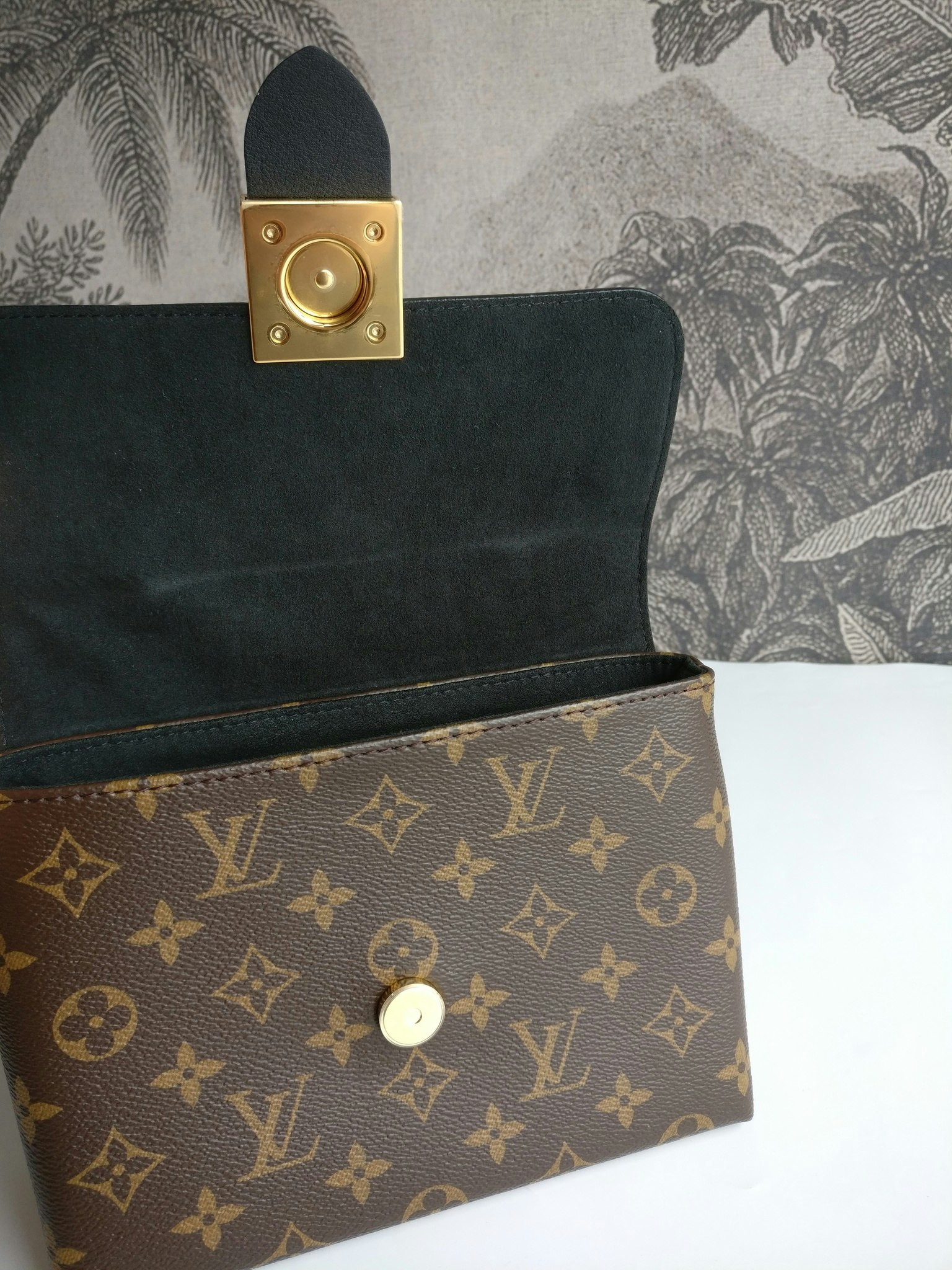 Louis Vuitton Locky BB black monogram
