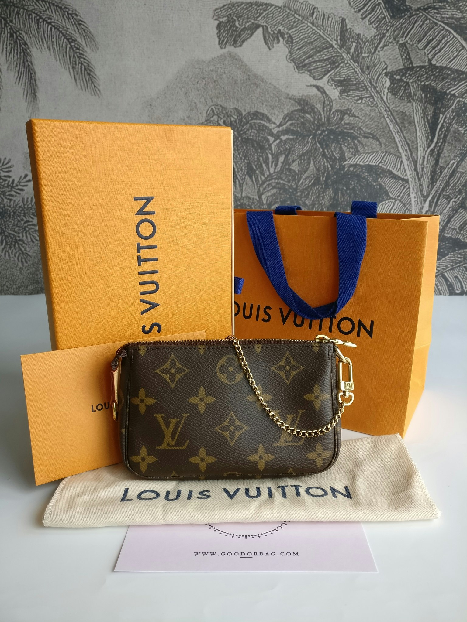 Louis Vuitton Mini Pochette Accessoires monogram