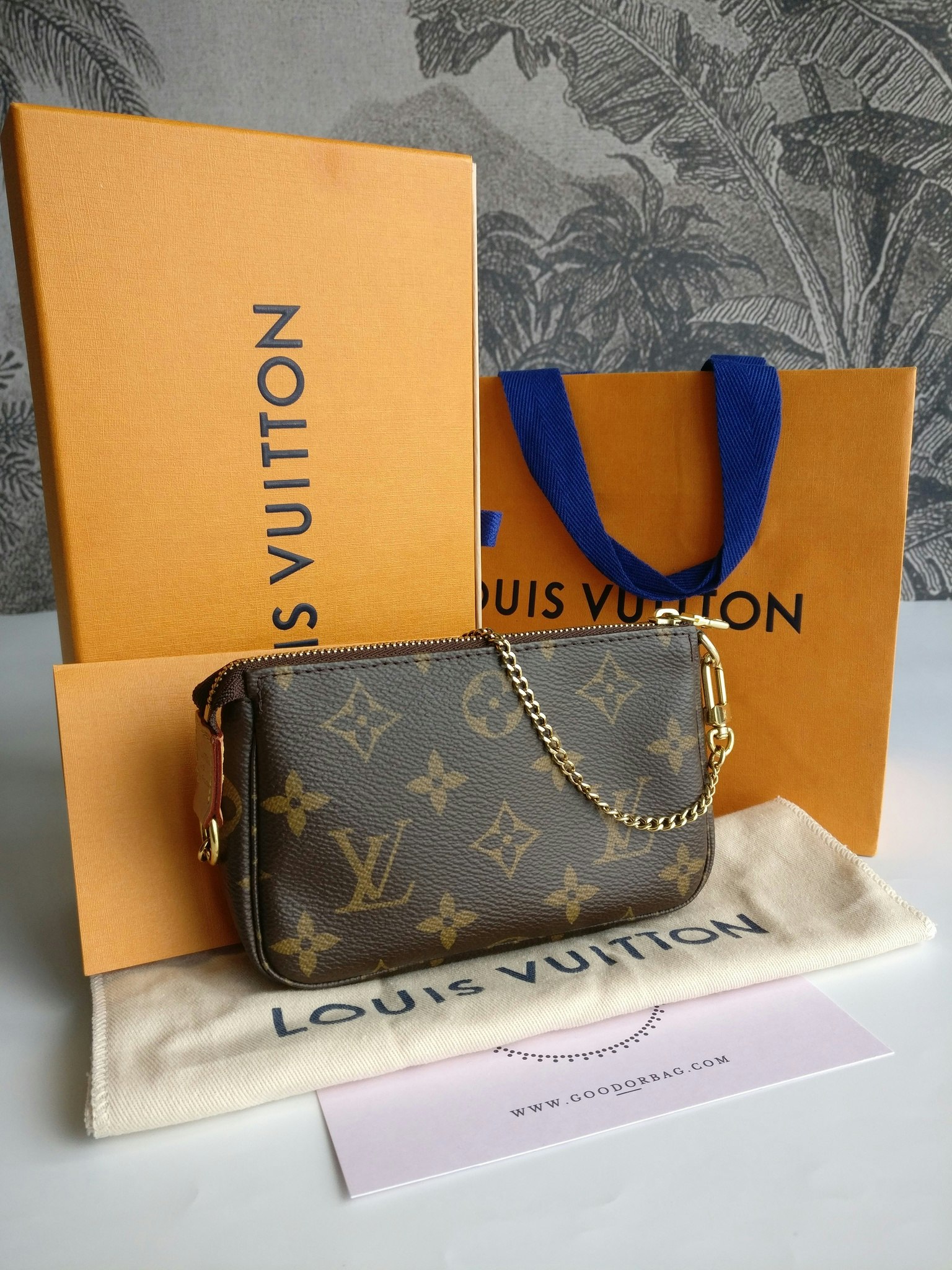 Louis Vuitton Mini Pochette Accessoires monogram