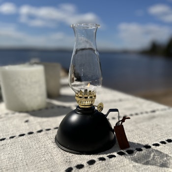 Fotogenlampa Skogsvicker, Svart