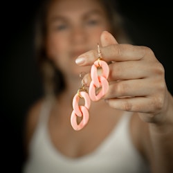 Örhängen, Chains of Colour - Lovely Pink