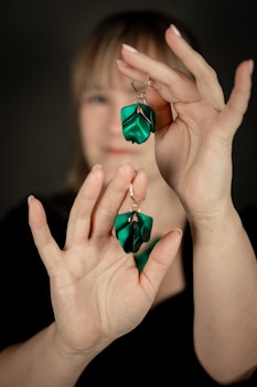 Örhängen Midnight Drops - Metallic green