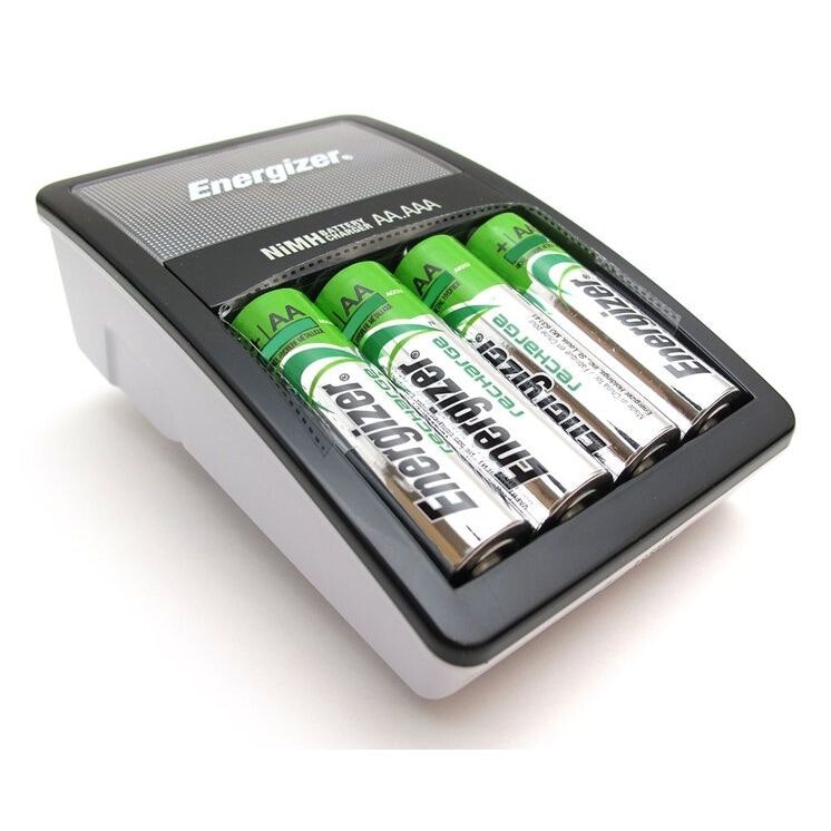 Energizer Maxi Charger + 4 x R6/AA 2000 mAh uppladdningsbara batterier