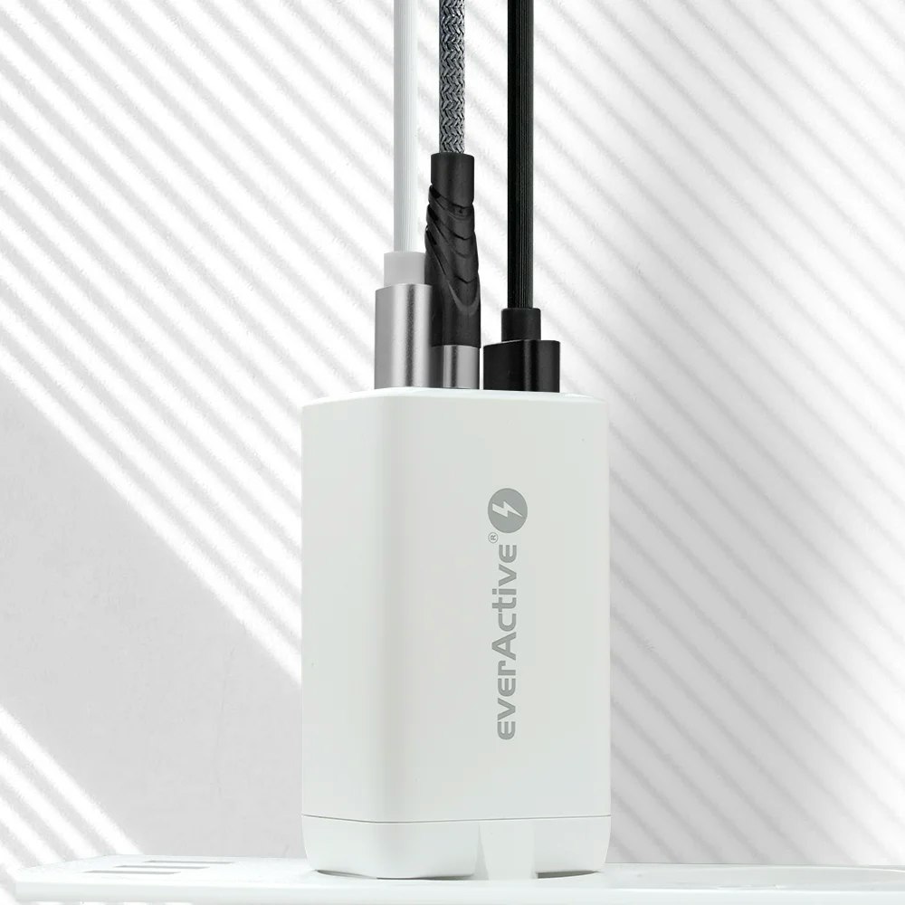 Väggladdare med USB QC4+ och 2x USB-C PD PPS-port