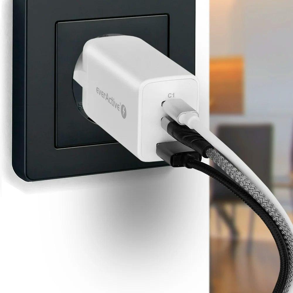 Väggladdare med USB QC4+ och 2x USB-C PD PPS-port
