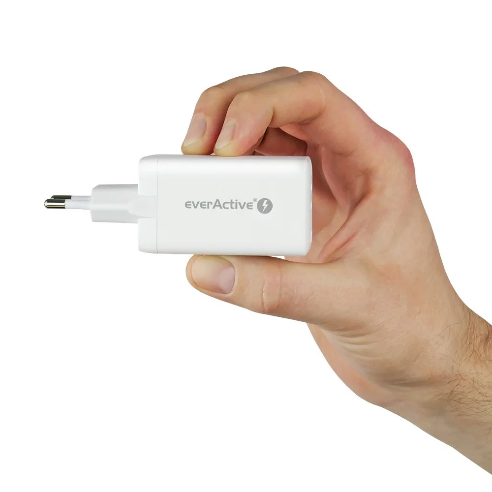 Väggladdare med USB QC4+ och 2x USB-C PD PPS-port