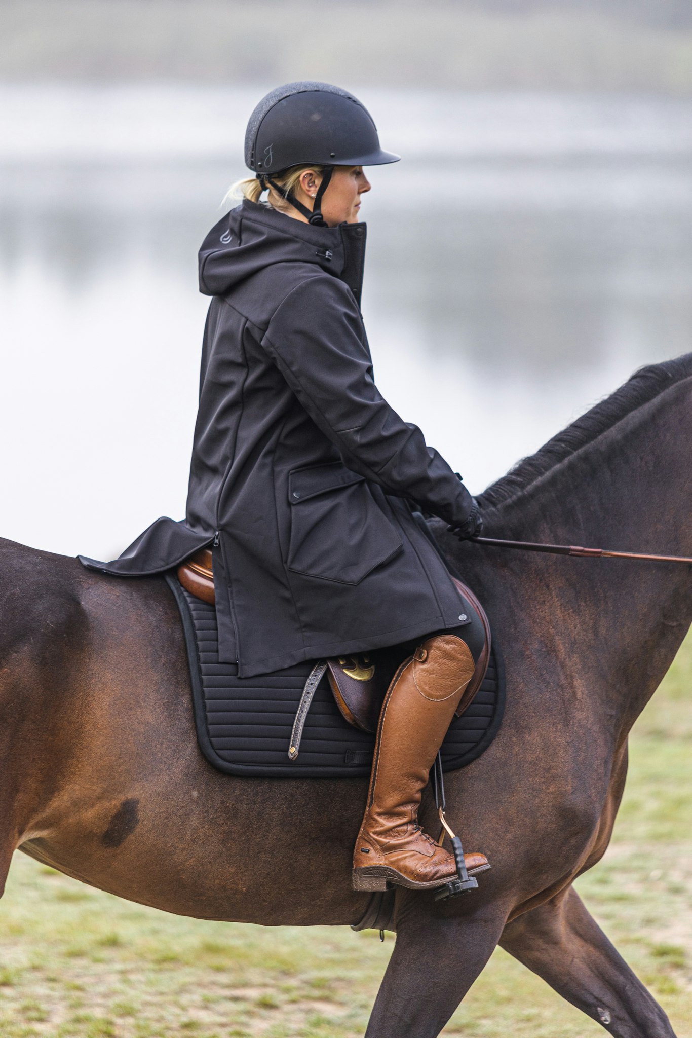 Jacson Bodil Lång Ridjacka Softshell, Svart
