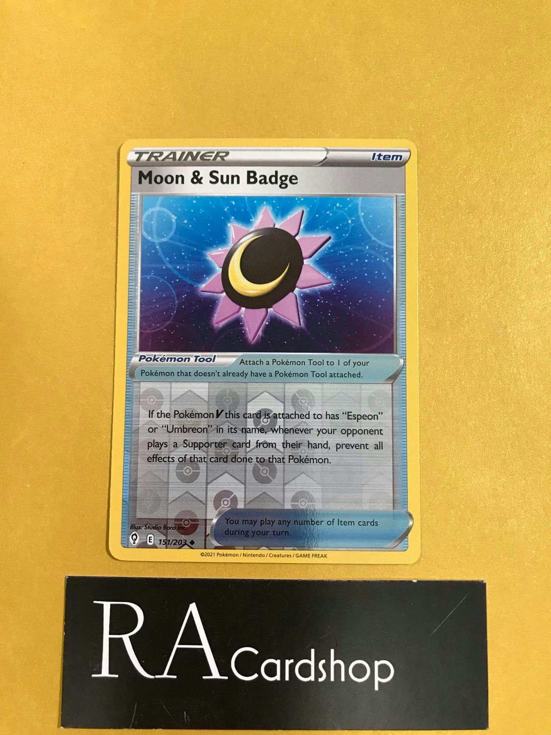 Moon & Sun Badge Reverse Holo Uncommon 151/203 Evolving Skies Pokemon