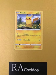 Pikachu Common 049/203 Evolving Skies Pokemon