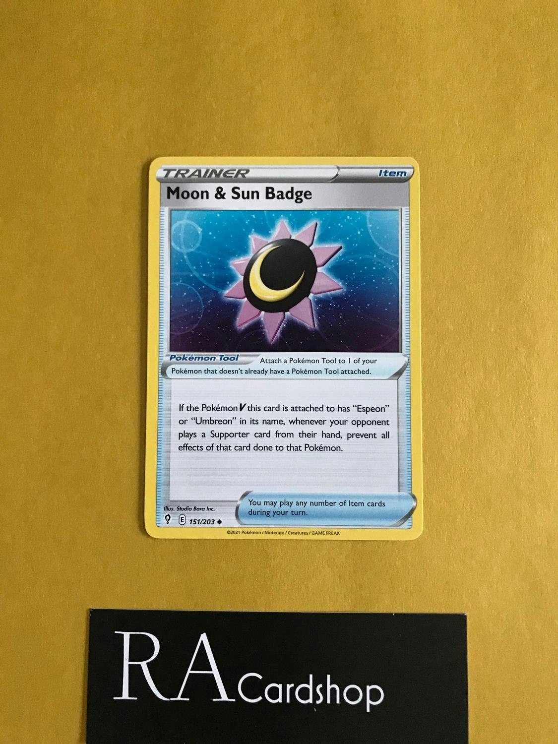 Moon & Sun Badge Uncommon 151/203 Evolving Skies Pokemon