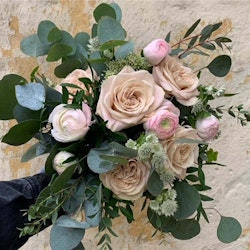 Lyxig brudbukett med Rosen "Westminster Abbey" från VIP roses i Holland.