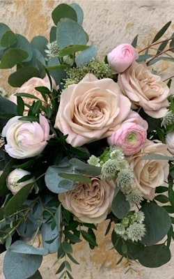 Lyxig brudbukett med Rosen "Westminster Abbey" från VIP roses i Holland.
