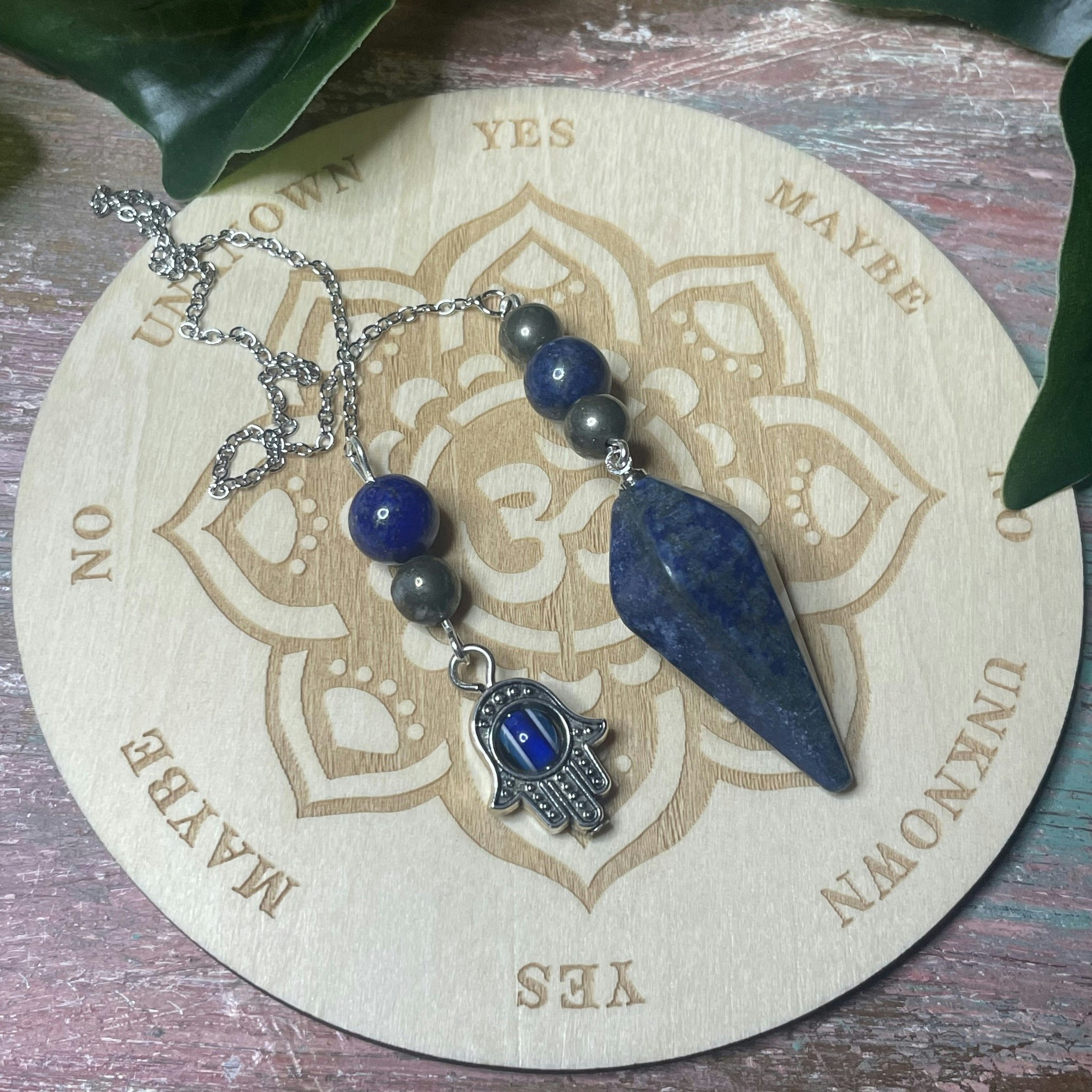 Unik pendel med Lapis lazuli och onda ögat.