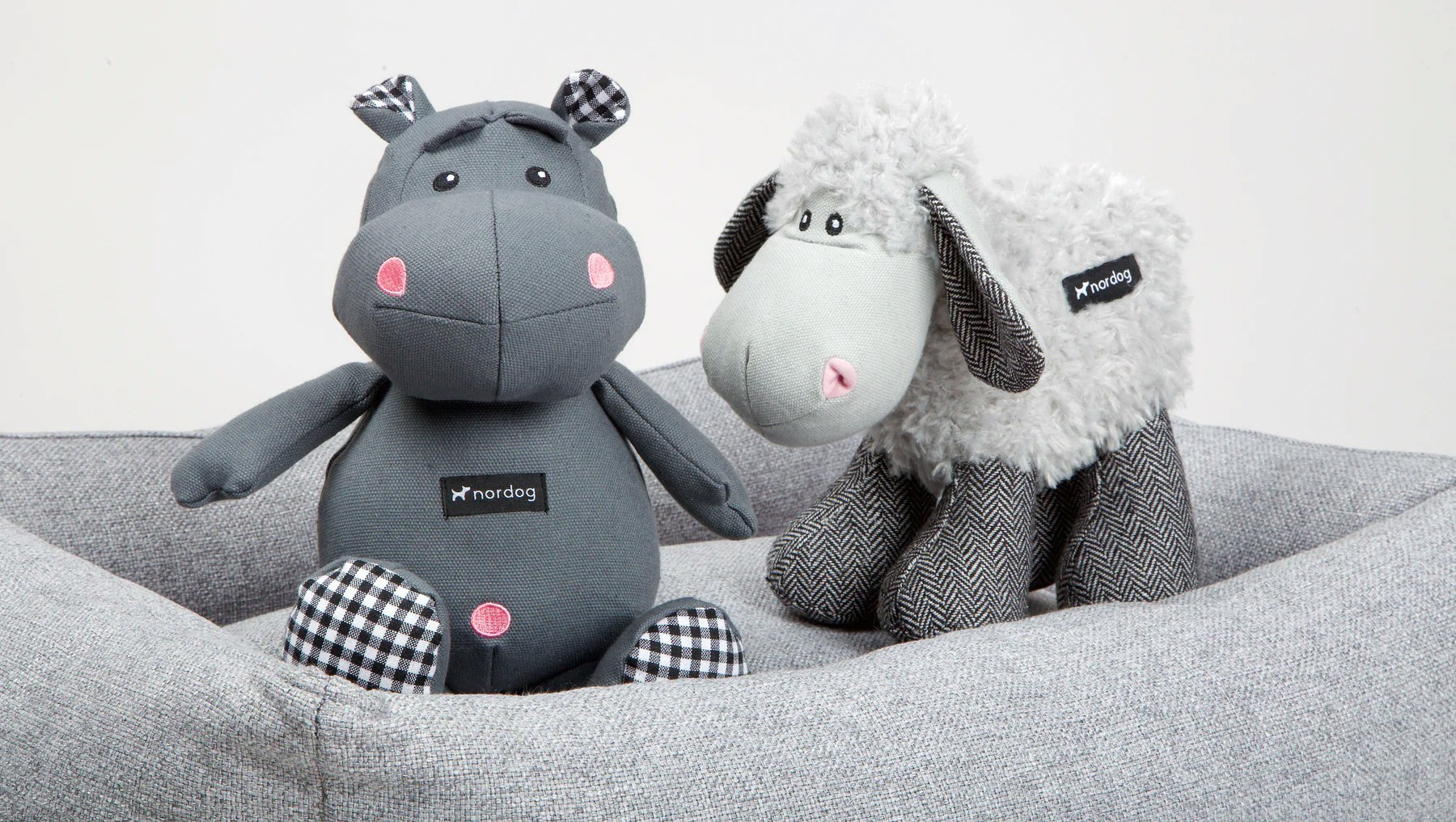 Nordog Hundleksak Henny the Hippo, Grey