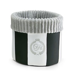Leksakslåda till hund, Monte Carlo Black