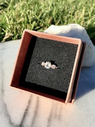 Ring med Labb-odlade diamanter