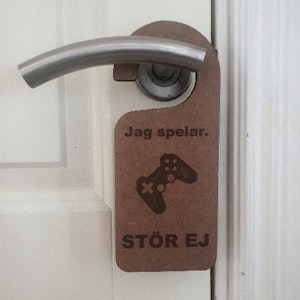 Dörrskylt hänge