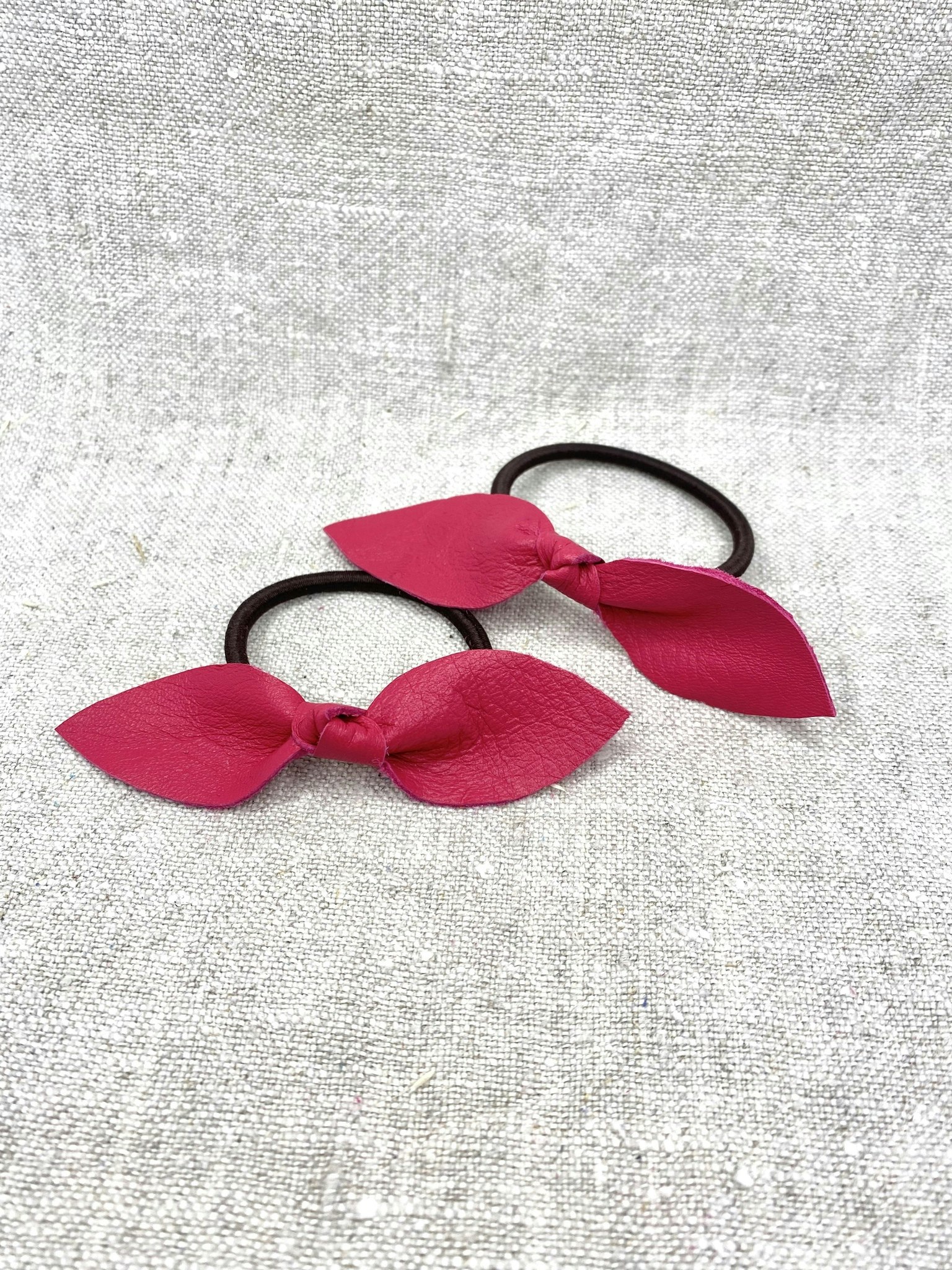 Ceriserosa rosett-gummiband
