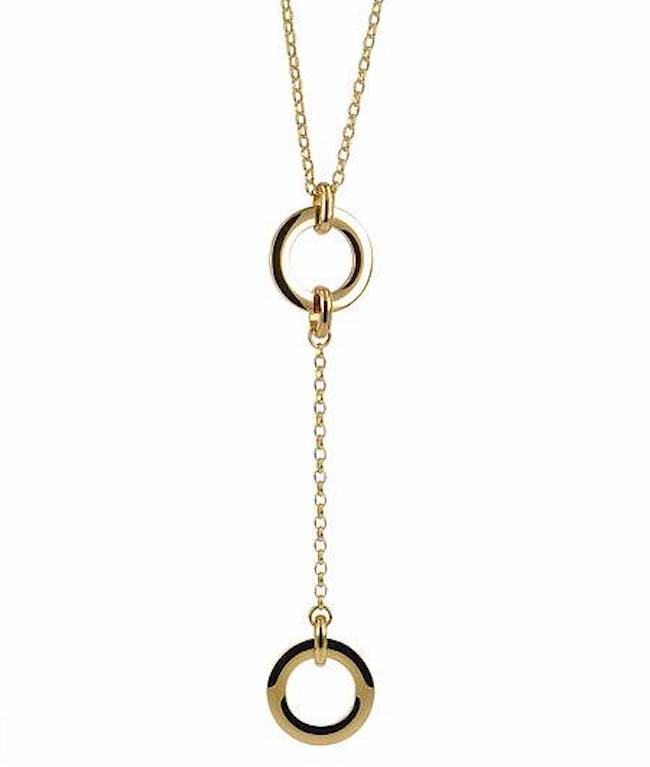 Denise långt halsband i guldfärg med två ringar från A&A hos Ericsson Ur och guld