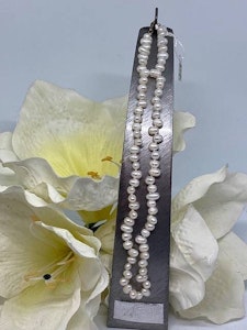 Halsband med sötvattenpärlor  42 cm