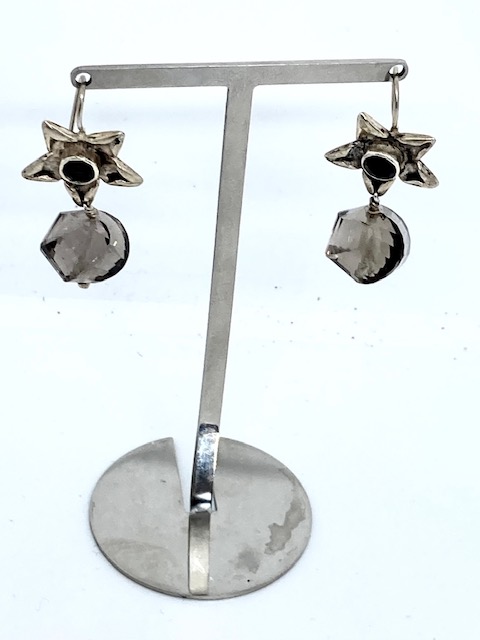 Vintage silverörhänge Design Mia Petra Handgjorda med rökig halsvädelsten hos EriCsson Ur och Guld
