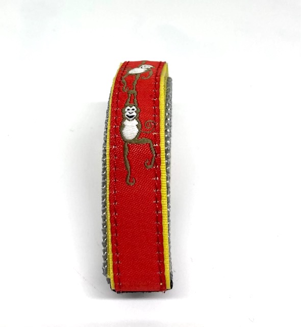 Gul kardborre armband med mönster på apor  Färg gul/röd hos EriCsson Ur och Gul