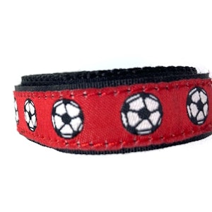 Klockarmband -  svart/röd med fotbollar kardborrearmband