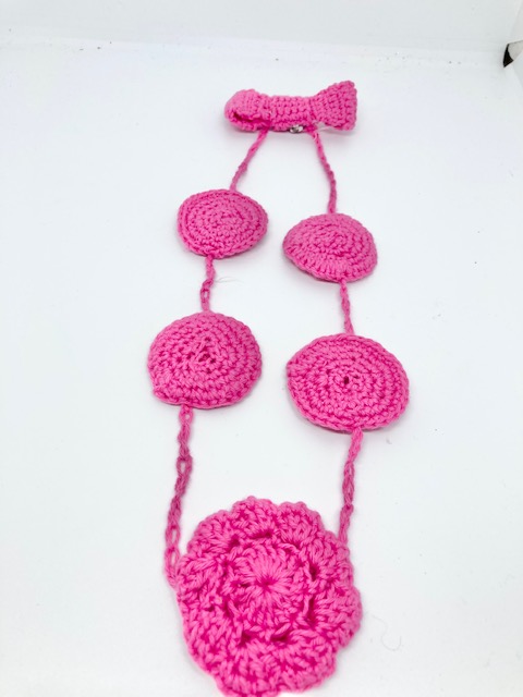 Handgjort virkat rosa-cerise virkad halsband Design JemasMix hos Ericsson Ur och Guld