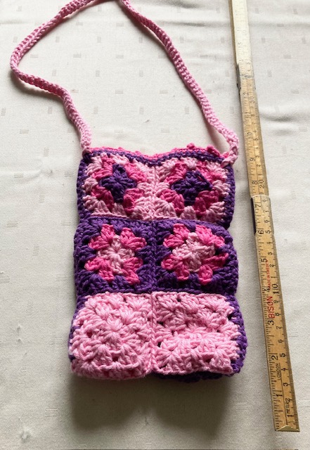 handgjord virkad lite rosa/lila väska,iphonefodral Design Jemasmix