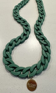 Köp ”Grönt Långt Halsband” från By Odahl!