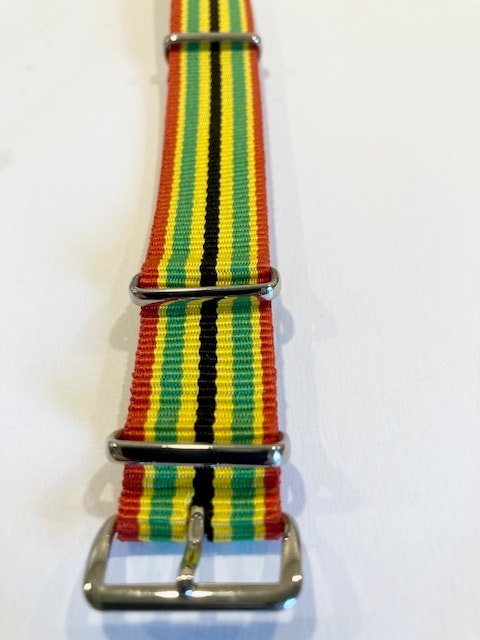Klockarmaband textil Nato-armband. Färger röd, gul, grön, svart. Outlet Jemasmix hos Ericsson Ur och Guld