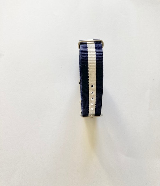 Textilklockarmband blå/vit randigt med metallnspänne Outlet Jemasmix hos Ericsson Ur och Guld